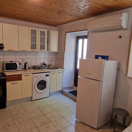Studio Apartman Kastel Kambelovac Kastela Exterior photo