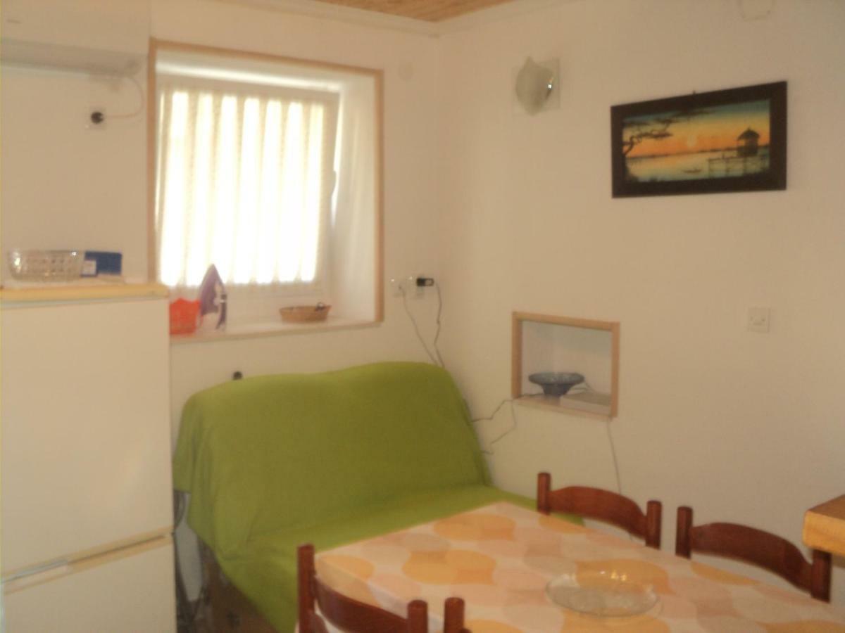 Studio Apartman Kastel Kambelovac Kastela Exterior photo