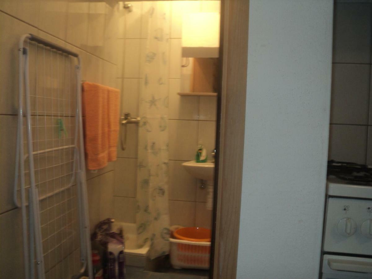 Studio Apartman Kastel Kambelovac Kastela Exterior photo